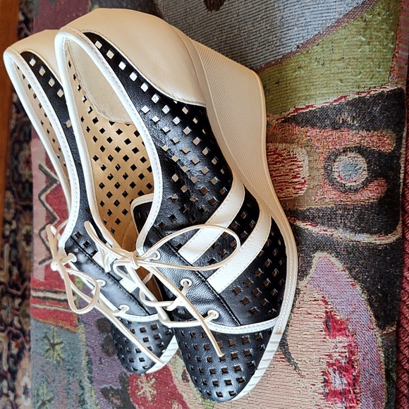 Michael Kors Perforated Wedge Heels 8.5M - Picture 3 of 8